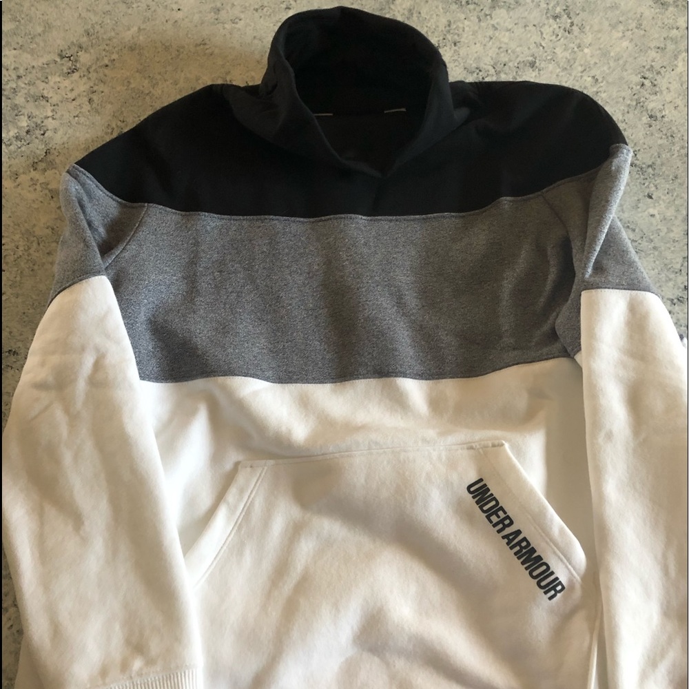 Boys youth XL under Armour sweatshirt